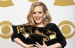 Dříve mívala Adele plnou náruč hudebních cen Grammy, teď nosí svého syna.