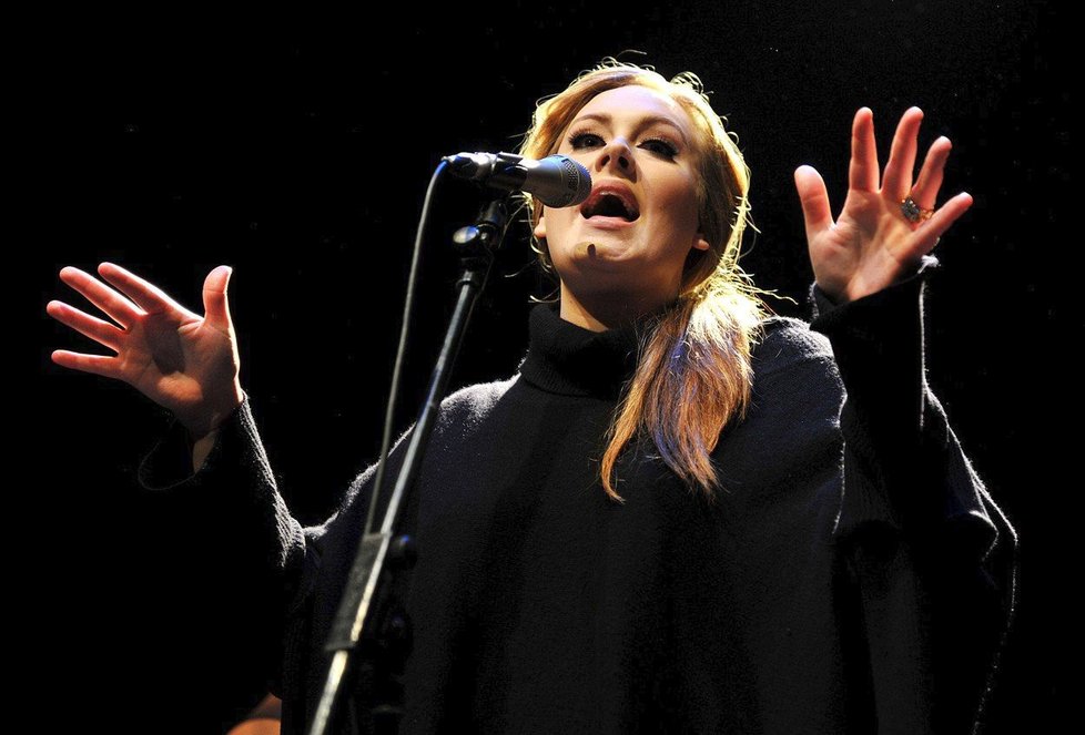 Adele je jednou z nejlépe vydělávajících zpěvaček