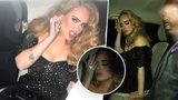 Zamilovaná Adele ukázala milionový prsten! Je zasnoubená?