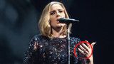 Adele se o Vánocích tajně vdala?! Podle britského tisku o tom svědčí její prsten