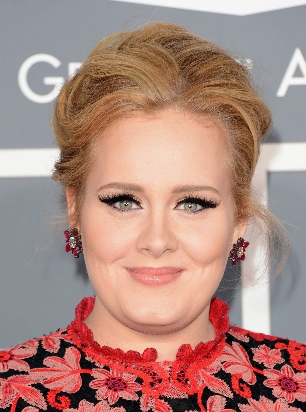 Adele se moc na veřejnosti neukazuje.