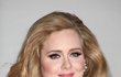 Adele (24, zpěvačka) - Vlasy si myje, nepoužívá k tomu ale žádný šampon.