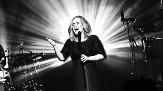 Adele: Britská senzace a netypická superstar, která svým hlasem učarovala svět