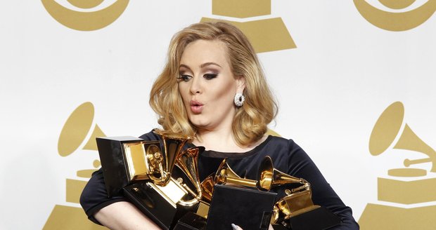 Zpěvačka Adele se stala nejúspěšnější