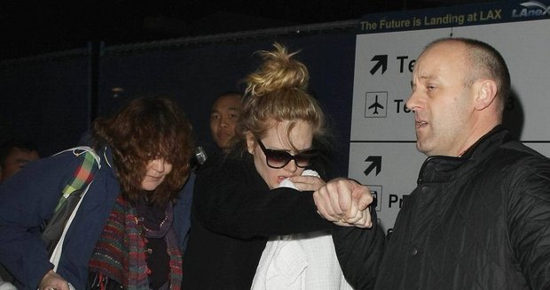 Adele přiletěla do Los Angeles kvůli předávání cen Zlatý Glóbus