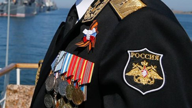 Admirál Černomořské flotily Igor Osipov (49).