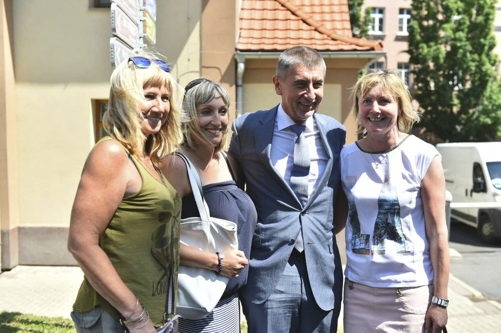 Premiér Andrej Babiš (ANO) s vládou v demisi na návštěvě Ústeckého kraje (14.5 2018)