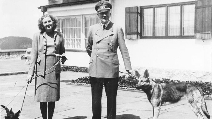 Eva na sebe Hitlerovu pozornost strhla dvěma pokusy o sebevraždu