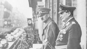 Váleční zločinci Hitler (vlevo) a Göring