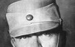 Tuhle čapku už si Hitler po shlédnutí fotografie nikdy znovu nevzal.