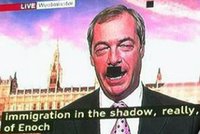 Nejsem rasista, hájil se politik: Kvůli chybě v TV mu naskočil Hitlerův knírek!