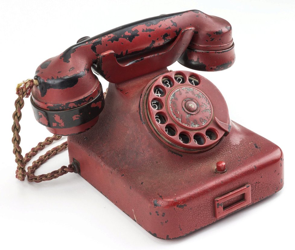 Hitlerův telefon se vydražil za téměř čtvrt milionu dolarů.