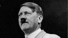 Hitler měl deformovaný mikropenis, tvrdí historici. A k tomu jenom jedno varle