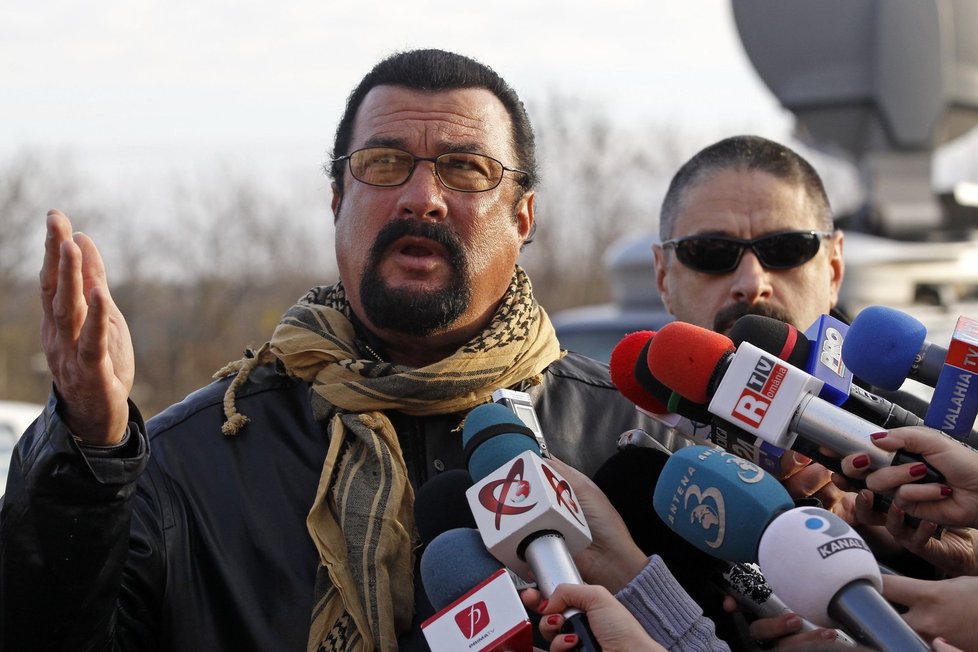 Steven Seagal bojuje za záchranu toulavých pejsků.