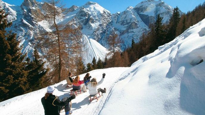 Adrenalin nejen na lyžích. Lyžařský areál ve Stubaiském údolí nabízí šedesát kilometrů
sáňkařských tras