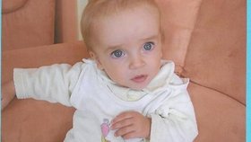 Adrián Kozma se narodil 12. října 2007 a dětský domov opouštěl v béžovém kabátku s oteplovacími kalhotami a byl zabalen do žluté nebo růžové deky.
