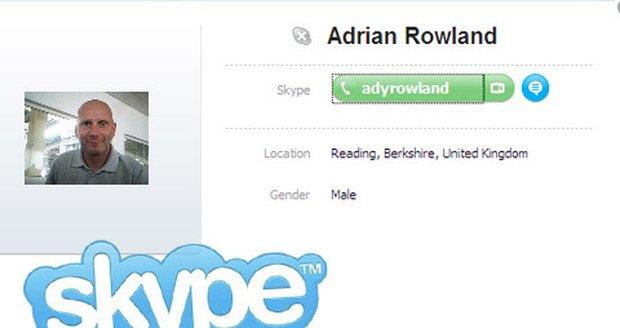Adrian Rowland spáchal sebevraždu, když si telefonoval se svou milenkou přes Skype