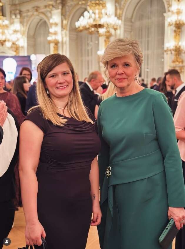 Poslankyně STAN Adriana Chochelová ve Španělském sále s první dámou Evou Pavlovou (28.10.2025) Poslankyně STAN Adriana Chochelová ve Španělském sále s první dámou Evou Pavlovou (28.10.2025)