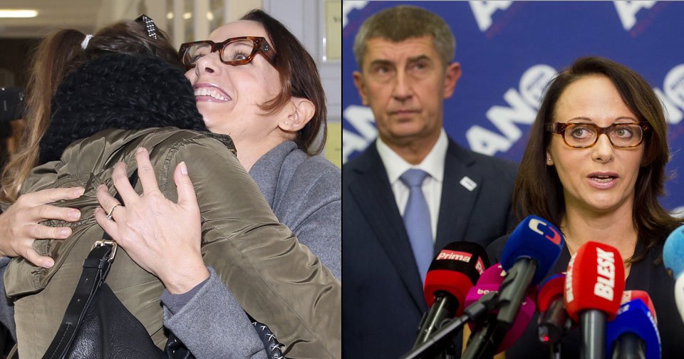 Adriana Krnáčová s dcerou (vlevo) a Andrejem Babišem (vpravo) během voleb