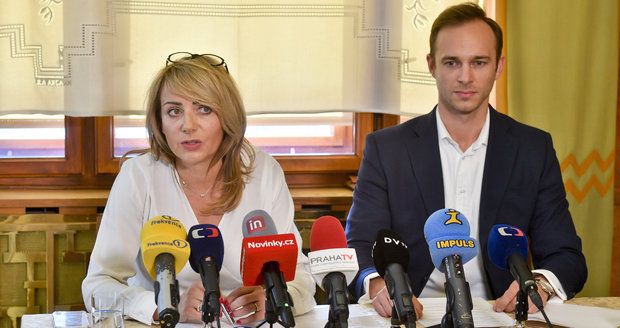 Adriana Krnáčová s pražským předsedou ANO Janem Říčařem