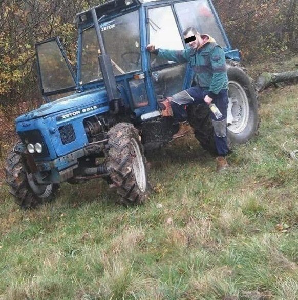 Tomáš zemřel při autonehodě.