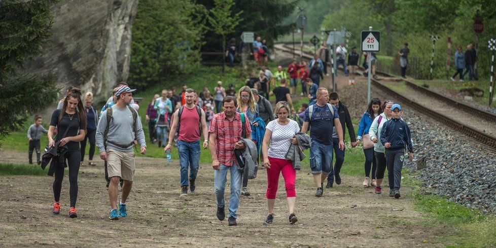 Nezvladatelné davy turistů si uzavření přechodu vedoucího z Polska do Adršpachu vynutily už několikrát (foto z 3. 5. 2018).