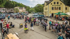 Nezvladatelné davy turistů si uzavření přechodu vedoucího z Polska do Adršpachu vynutily už několikrát (foto z 3. 5. 2018).