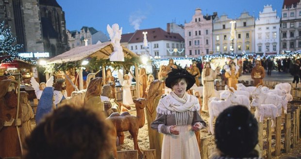 Adventní procházky komentují průvodci v dobovém kostýmu.