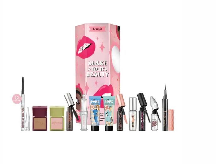 Adventní kalendář s nejprodávanějšími produkty, Benefit, sephora.cz, 1990 Kč Adventní kalendář s nejprodávanějšími produkty, Benefit, sephora.cz, 1990 Kč