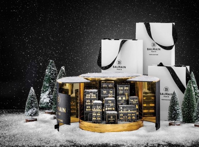 Limitovaná edice adventního kalendáře s vlasovými přípravky Balmain LA Ville Lumière (Město světel), salononline.cz, 6100 Kč Limitovaná edice adventního kalendáře s vlasovými přípravky Balmain LA Ville Lumière (Město světel), salononline.cz, 6100 Kč