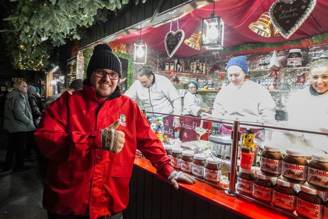 Palačinky, respektive crepy, jsou vynikající s nutellou a banánem. Báječné jsou i naslano se sýrem a šunkou. Vždy stačí pět eur, tedy 140 Kč.