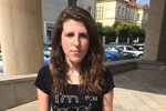 Podruhé jsem se narodila, říká Eva Jelínková (17), které po zástavě oběhu zachránili život policisté s defibrilátorem.