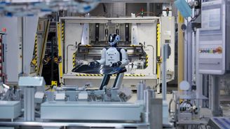 BMW v továrně testuje roboty, nově i s umělou inteligencí. Člověka zatím nenahradí, ale doplní BMW v továrně testuje roboty, nově i s umělou inteligencí. Člověka zatím nenahradí, ale doplní