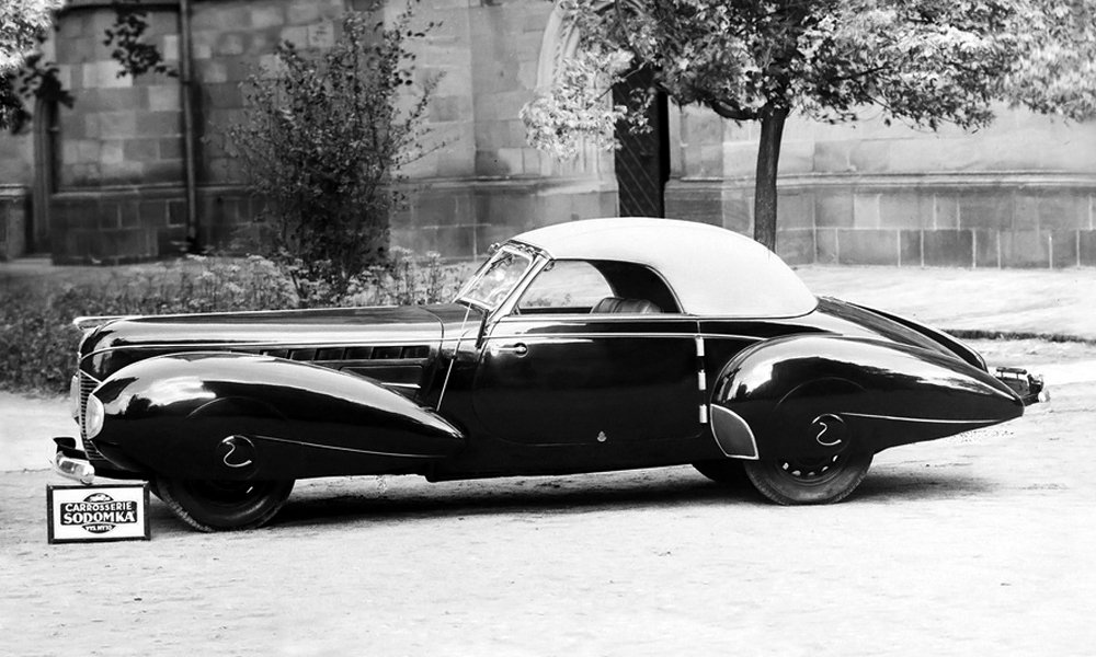 V roce 1939 postavila karosárna Sodomka několik kusů aerodynamických automobilů Aero 50 Dynamik s kapkovitými blatníky a zakrytými koly.