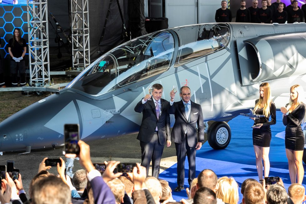 Andrej Babiš na představení ledadla L-39NG na letišti Aero Vodochody (12.10.2018)