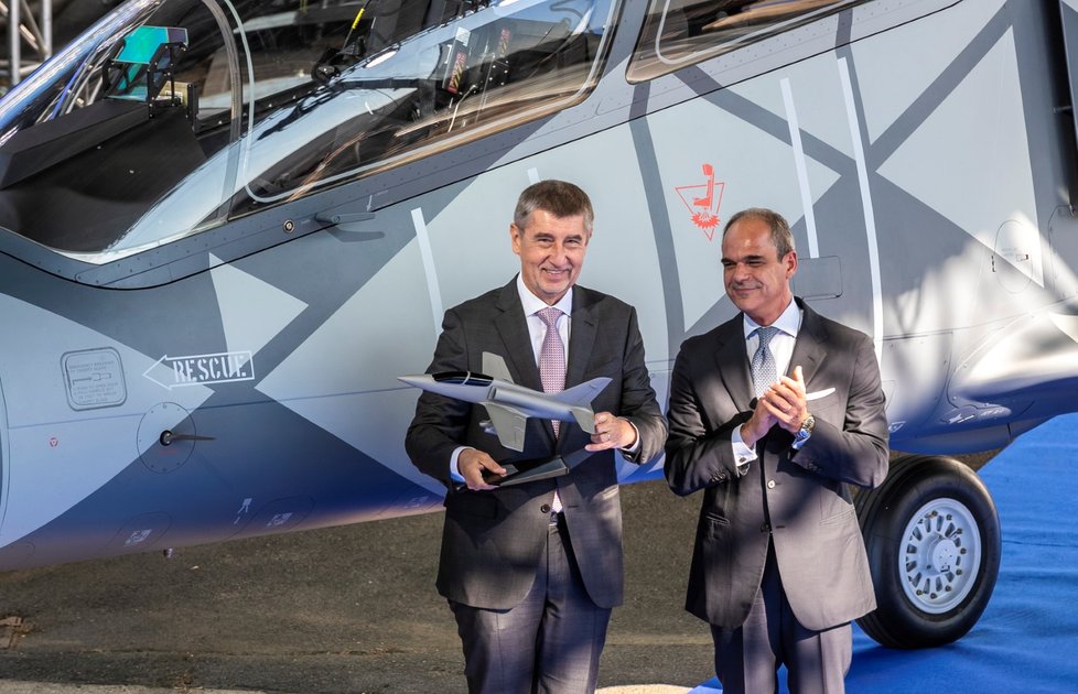 Andrej Babiš na představení ledadla L-39NG na letišti Aero Vodochody (12.10.2018)