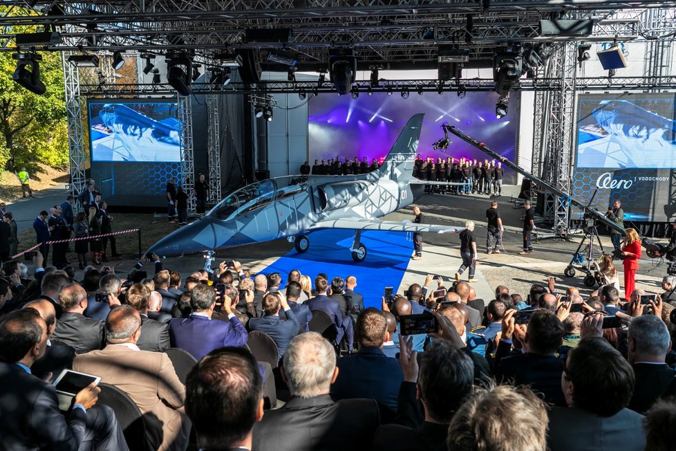 Představení ledadla L-39NG na letišti Aero Vodochody (12.10.2018)