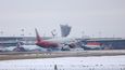 Letadlo aerolinek Rossiya přistává na moskevském letišti Šeremetěvo