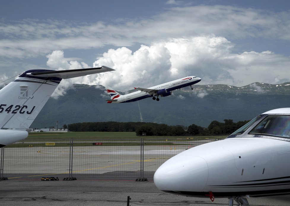 Letadlo British Airways se cestou na Tenerife zaplnilo výpary a kouřem