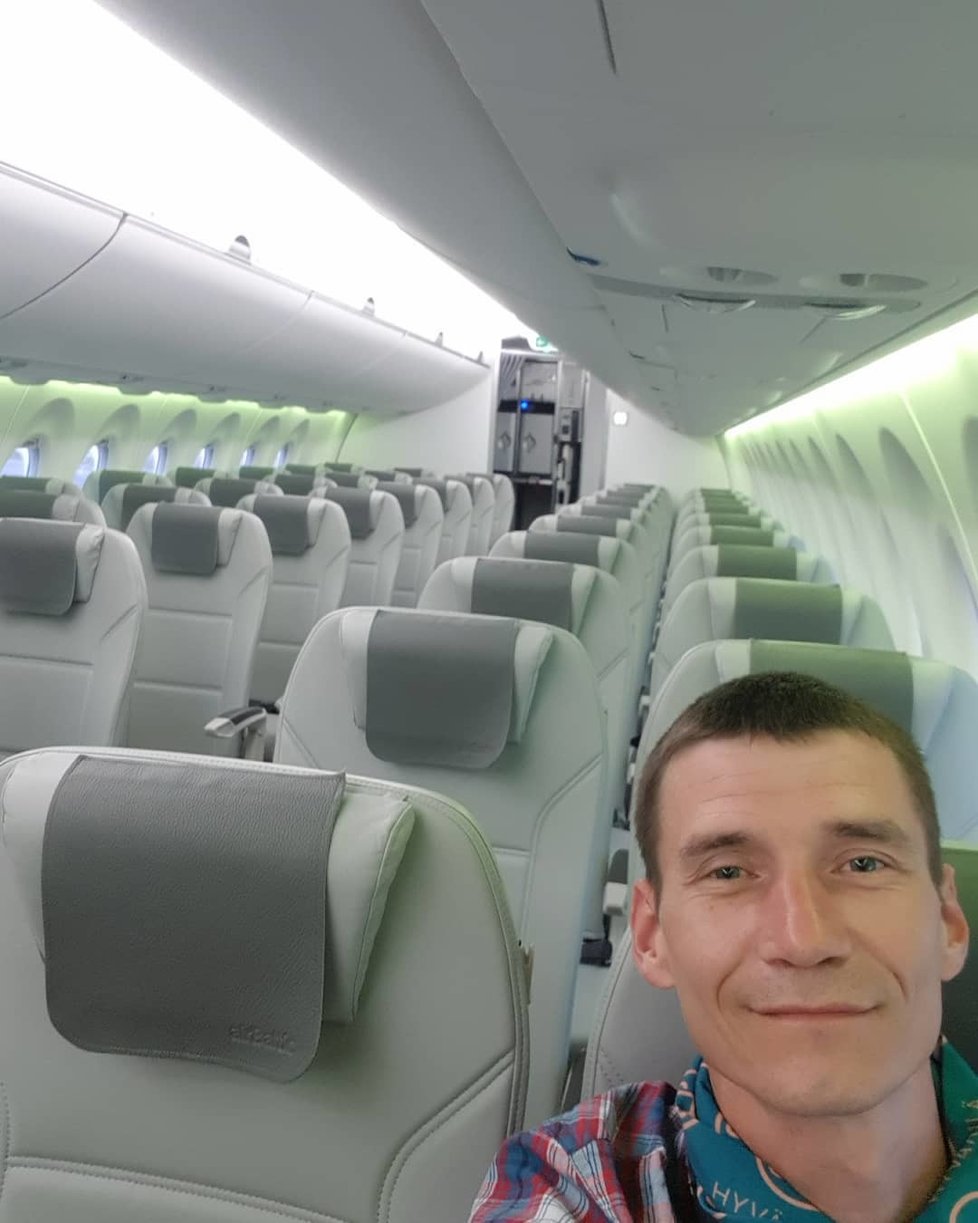 Deset pasažérů letu Helsinki-Riga společnosti airBaltic, srpen 2021.