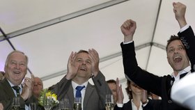 Radost „protimerkelovské“ AfD po úspěchu v zemských volbách v Meklenbursku-Předním Pomořansku