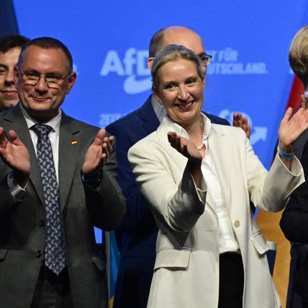 Sjezd AfD: Ve vedení zůstávají Chrupalla s Weidel, strana se snaží před volbami skrývat konflikty Sjezd AfD: Ve vedení zůstávají Chrupalla s Weidel, strana se snaží před volbami skrývat konflikty