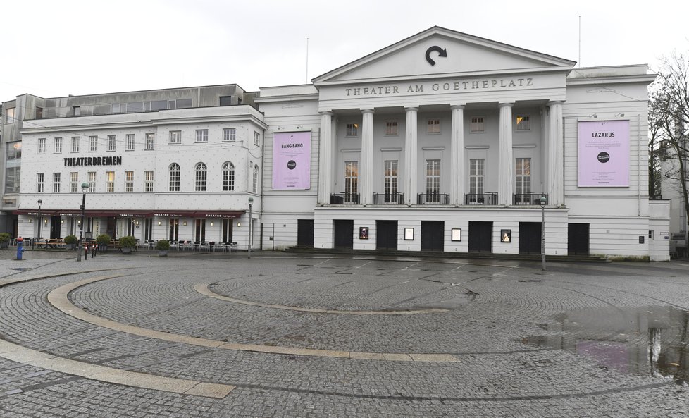 Policie vyšetřuje útok na poslance AfD, záběry z kamer jsou v rozporu s výpovědí napadeného. Po pachatelích se stále pátrá, (10.01.2019).