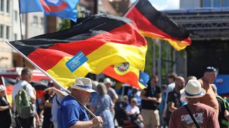 Vzkříšení NDR jako předvolební zbraň. Kampaň AfD na východě Německa budí emoce i zájem prokuratury Vzkříšení NDR jako předvolební zbraň. Kampaň AfD na východě Německa budí emoce i zájem prokuratury