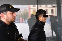 Afghánce (19) obžalovali ze sexuálního napadení sestry na Bulovce. Jeho rodina už dostala byt