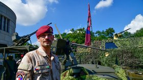 Podplukovník Ivo Zelinka na slavnostním nástupu k ukončení 20 let trvající mise v Afghánistánu