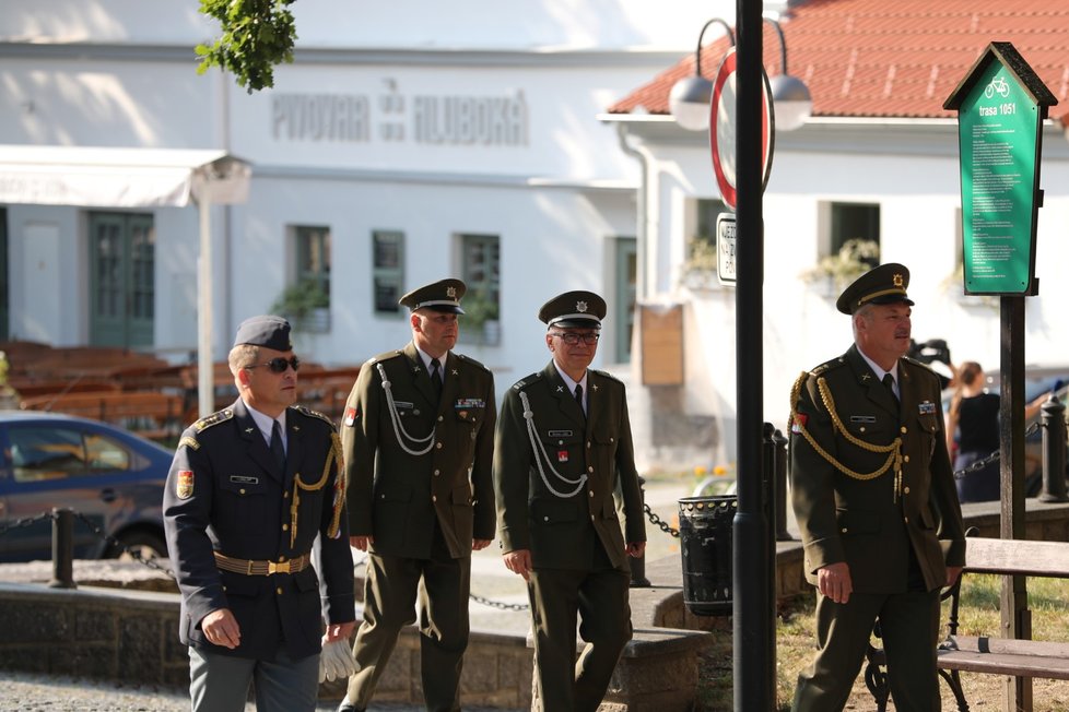 Rodina a blízcí se loučí s Kamilem Benešem, jedním z trojice zabitých vojáků z Afghánistánu.