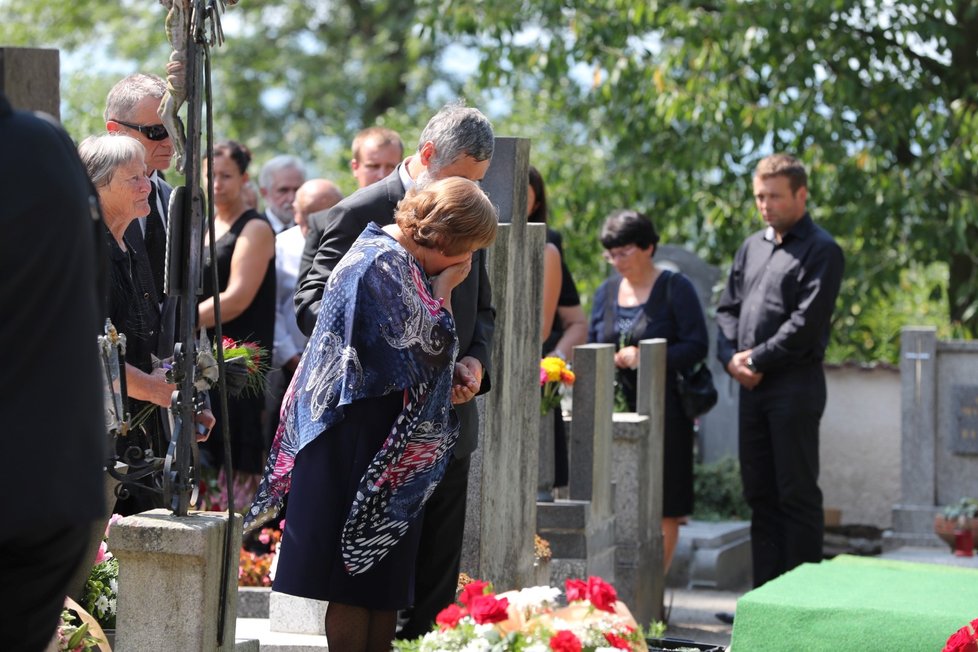 Rodina a blízcí se loučí s Kamilem Benešem, jedním z trojice zabitých vojáků z Afghánistánu.