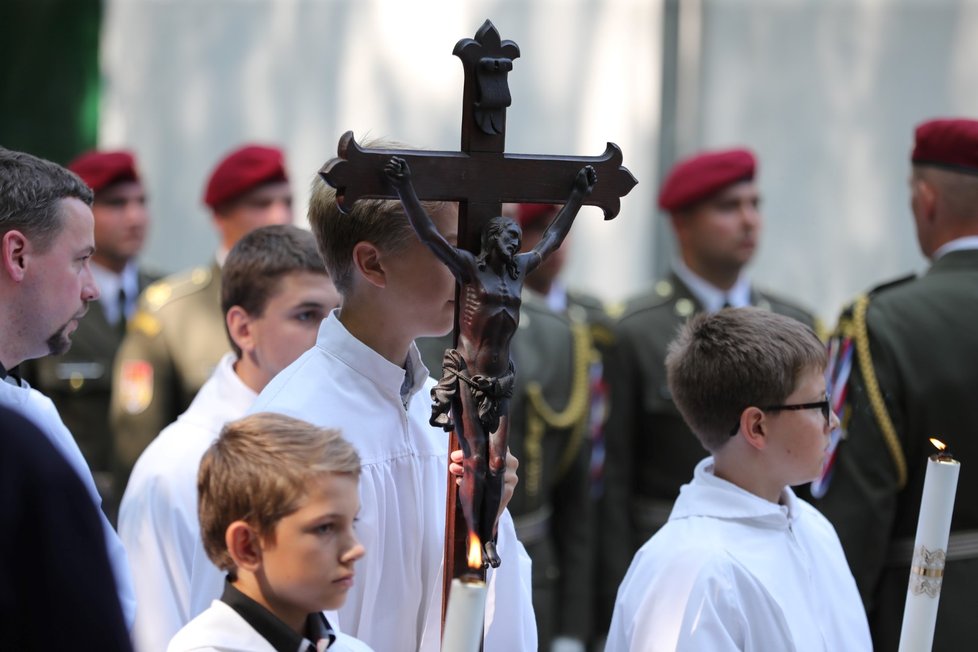 Rodina a blízcí se loučí s Kamilem Benešem, jedním z trojice zabitých vojáků z Afghanistánu