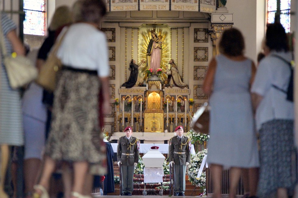 Poslední rozloučení s vojákem Patrikem Štěpánkem, který se společně s dalšími dvěma českými vojáky stal 5. srpna obětí sebevražedného atentátníka v Afghánistánu.